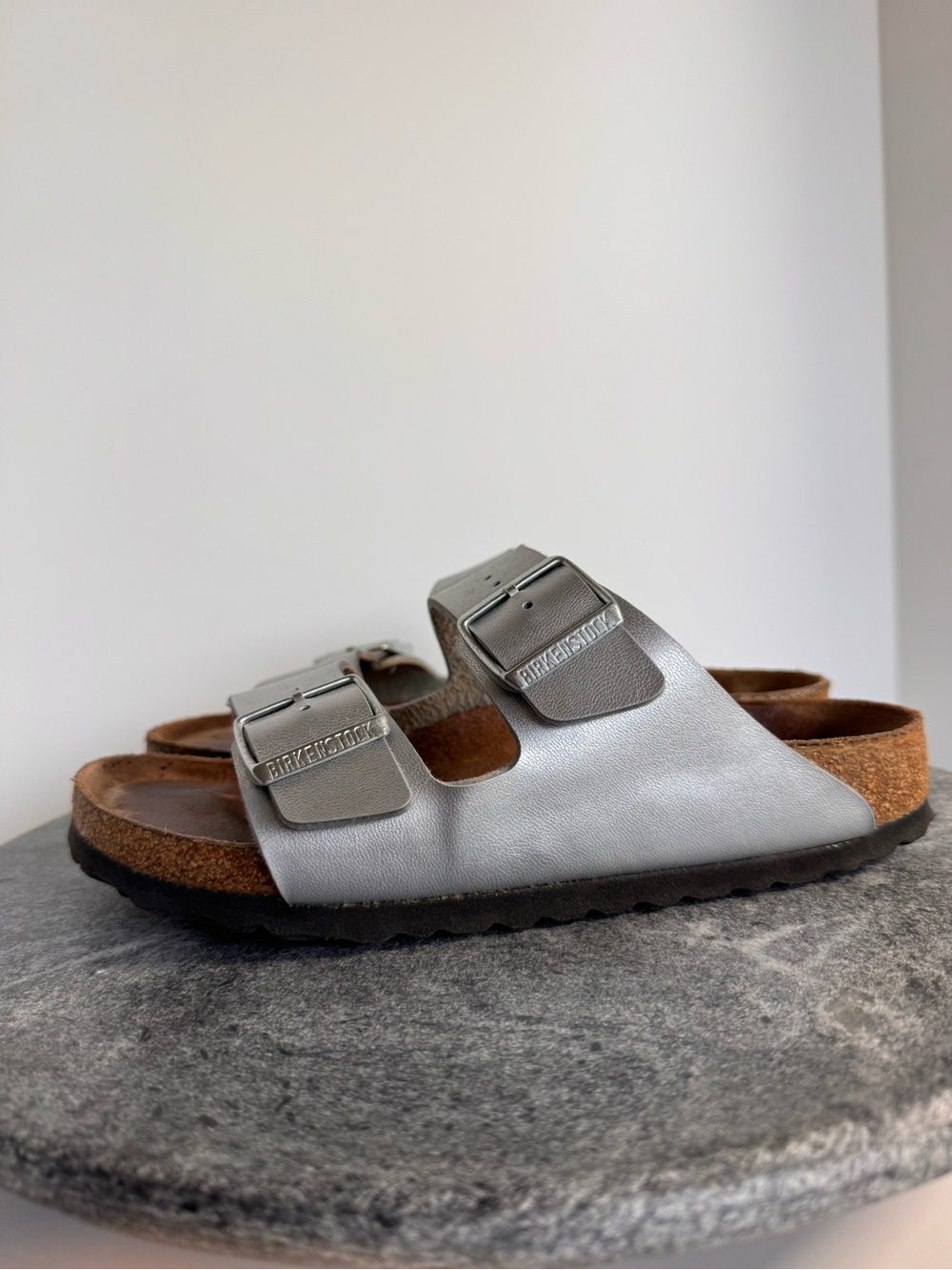 Birkenstock Silver Leather Arizona Buckle Sandals 37 N Metallic - Picture 8 of 15